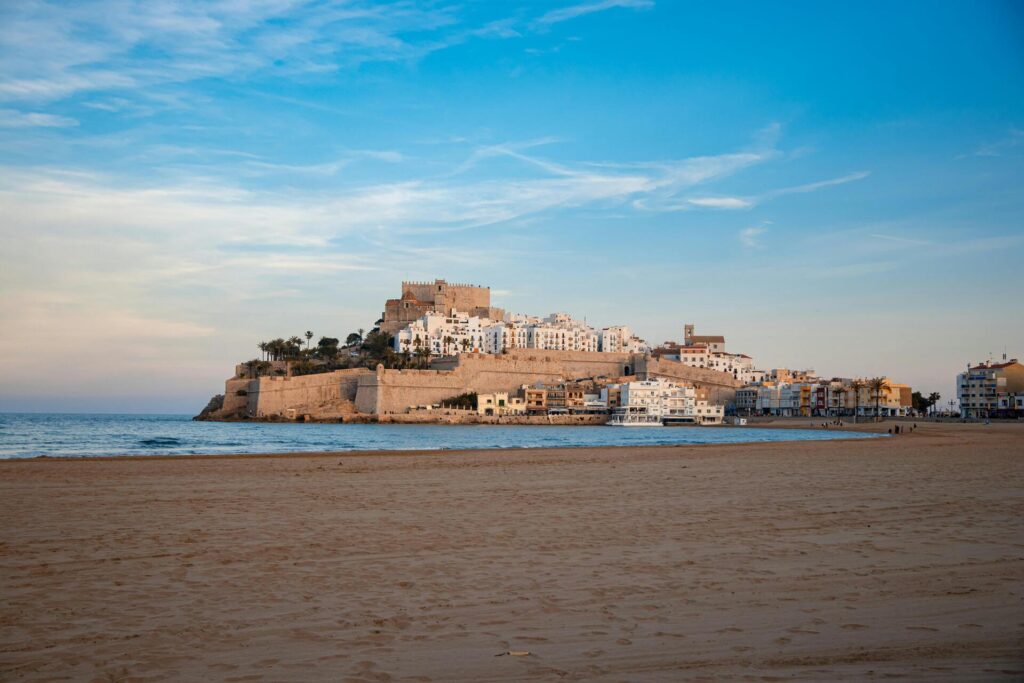 Peñíscola: Historia, Mar y Encanto Mediterráneo